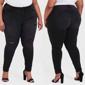 EUC Torrid Bombshell Skinny Jean Distressed